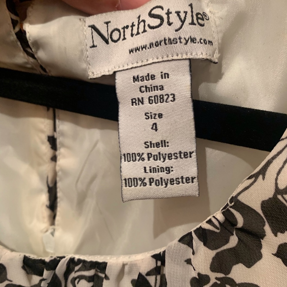 Black and White Rose NorthStyle Dress. SIZE 4